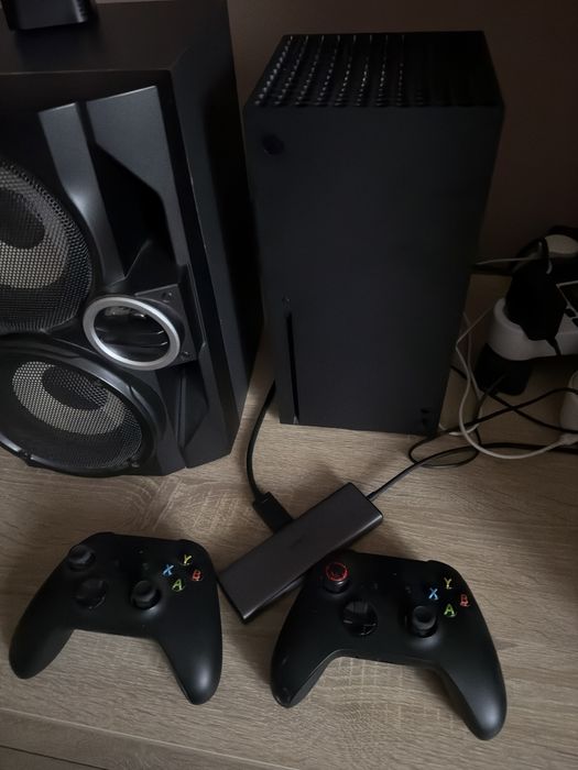 Xbox series X 1Tb 2 геймпади