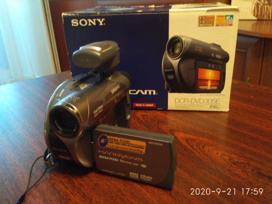 Видеокамера SONY DCR-DVD305E