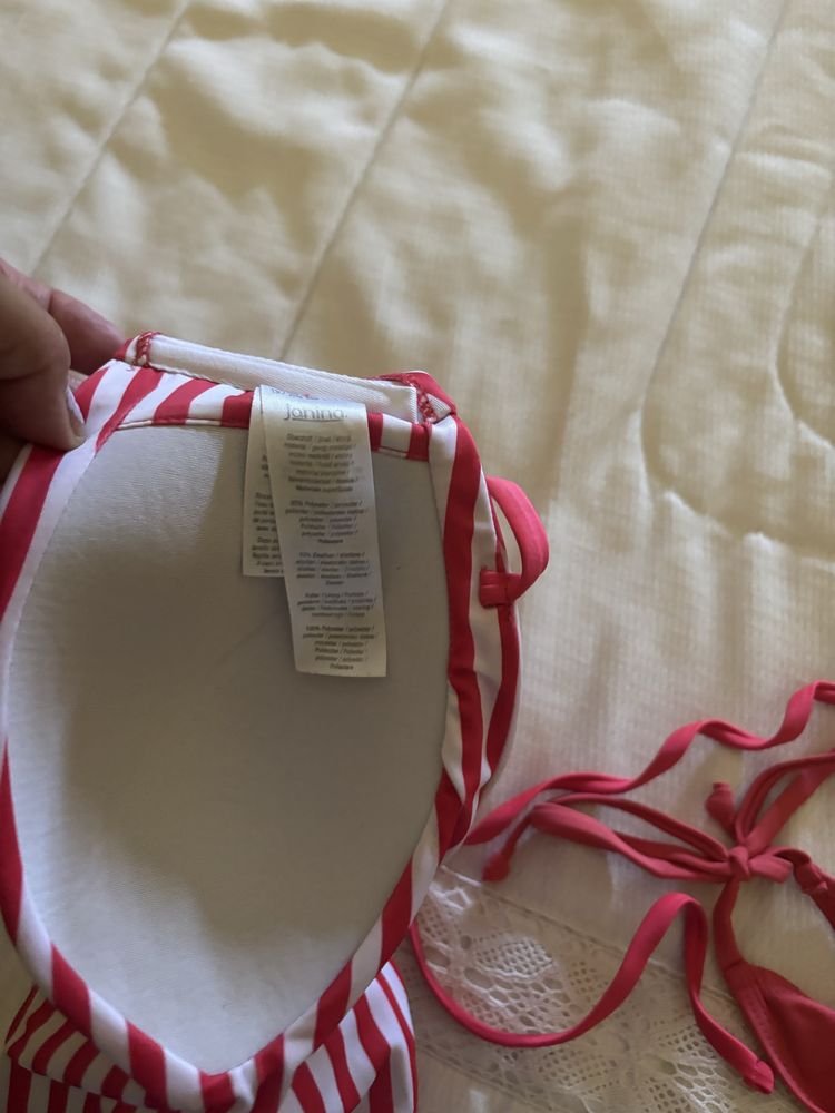 Bikini com tres oecas