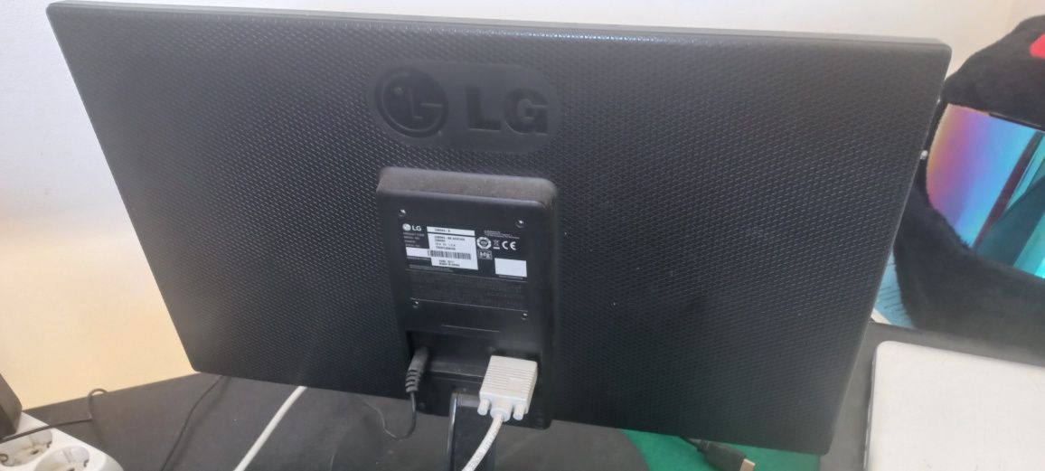 Tv da LG para peças junto com monitor lg