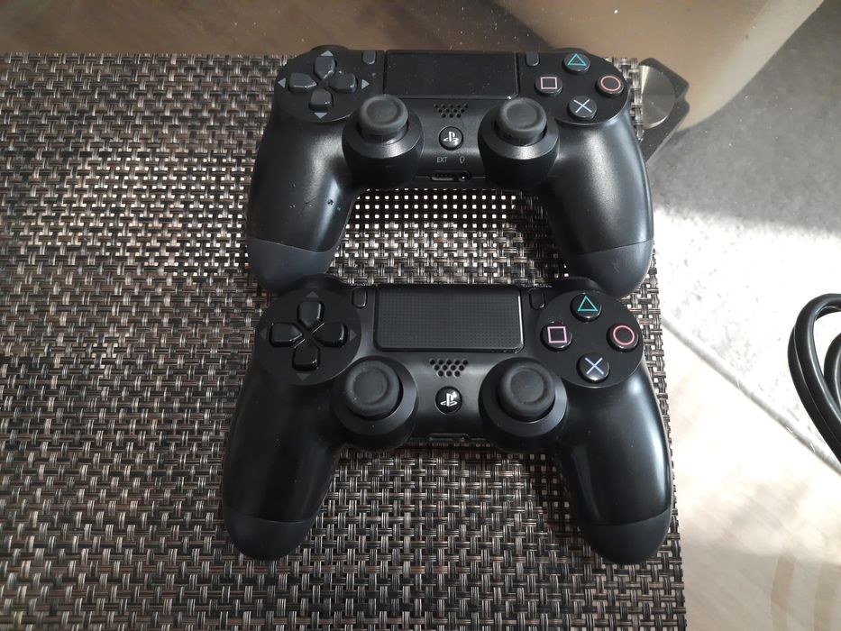 PS4 Fat 500gb + 2 геймпада