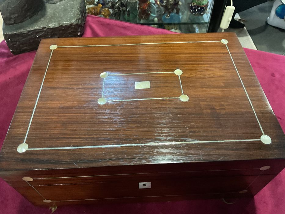 Caixa joias inglesa madre pérola 28x20x11cm