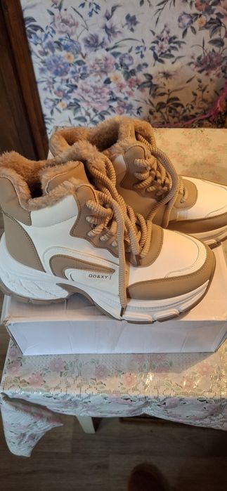 Зимние женские кроссовки! Новые!
