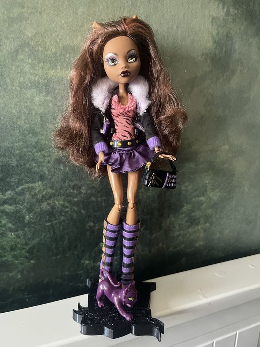 Stojak dla lalki monster high