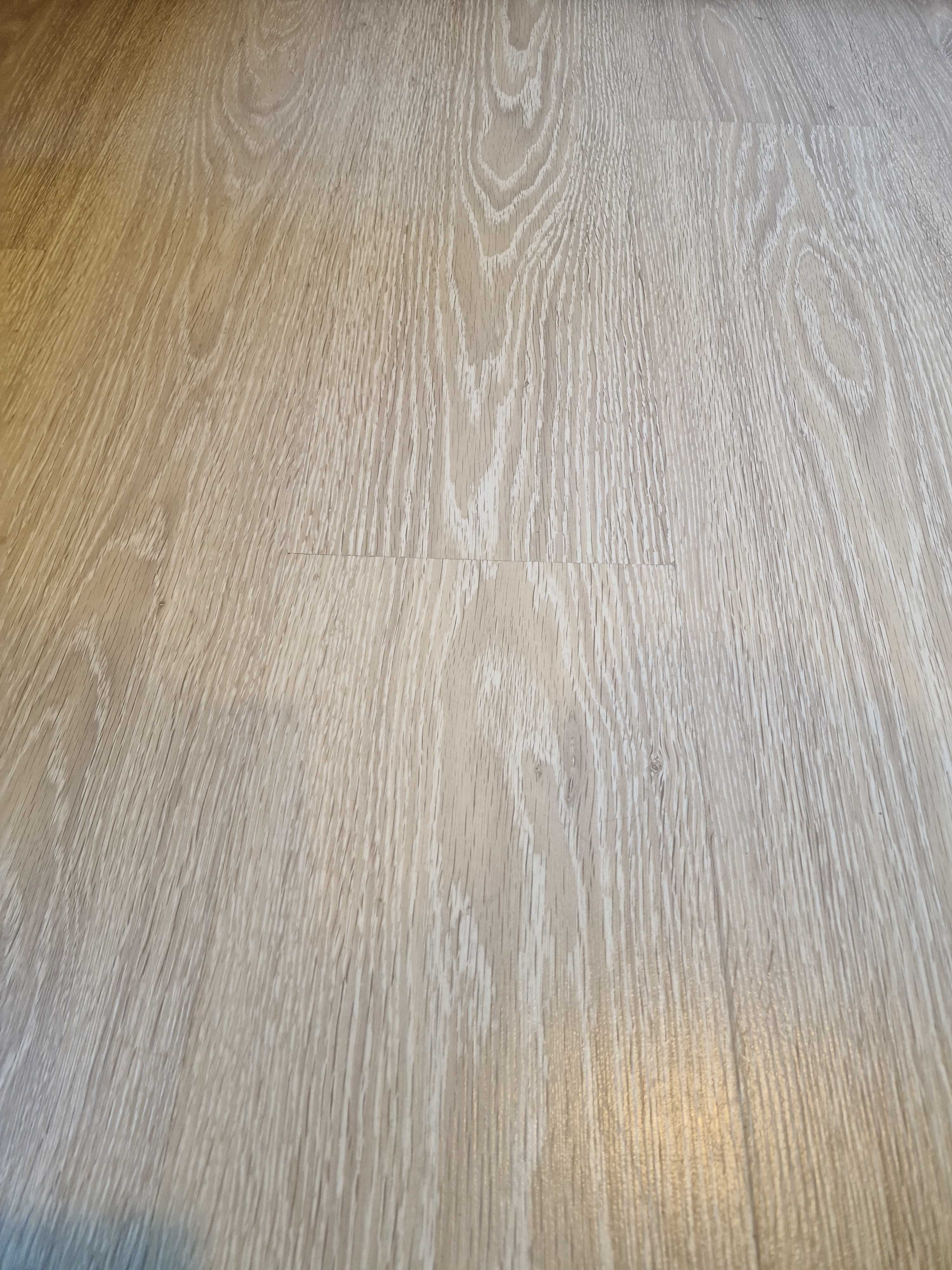22,03 m2 - Podłoga laminowana, GRATIS listwy i podkład