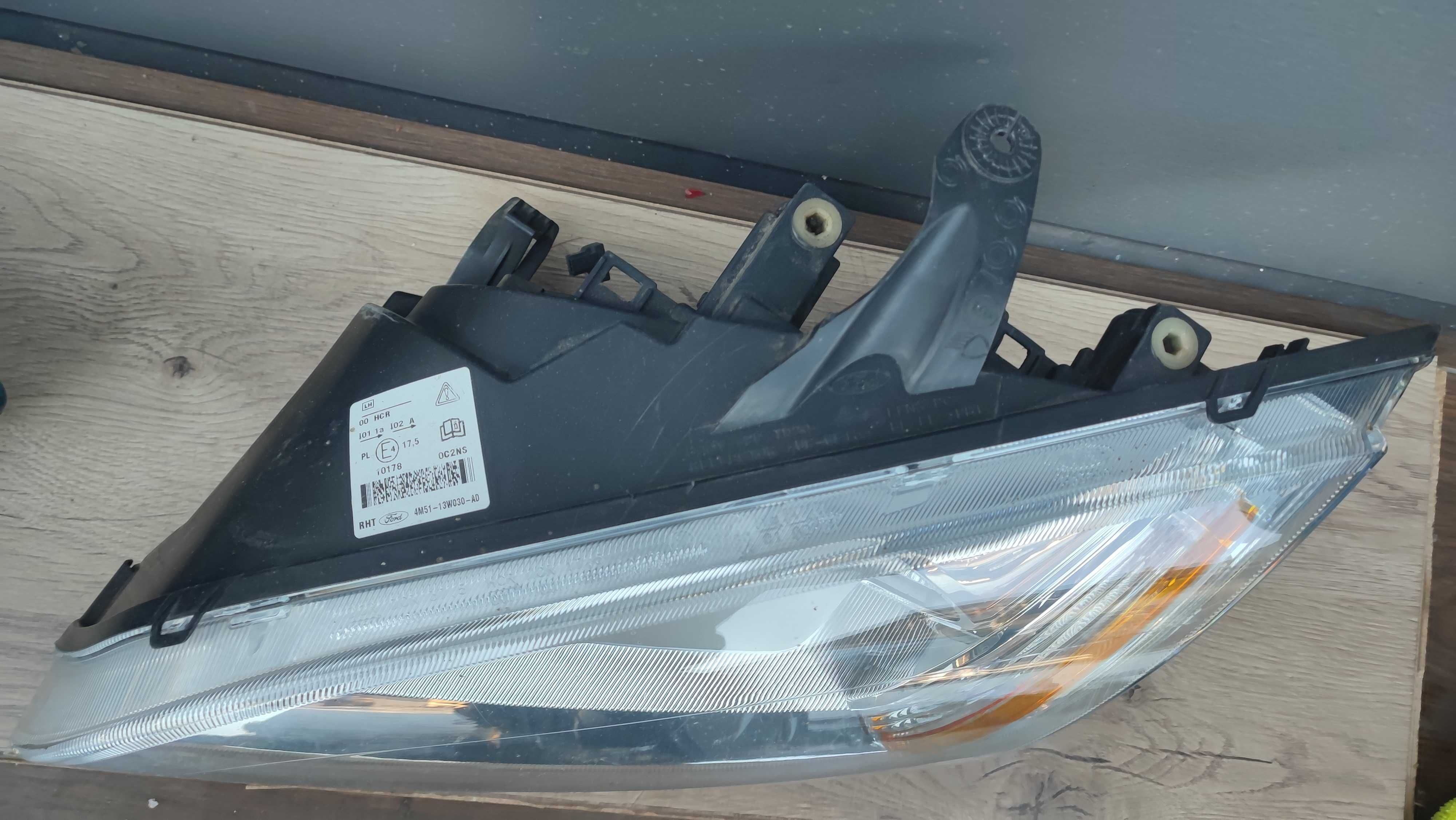 Lampa ford focus mk2 jasna
