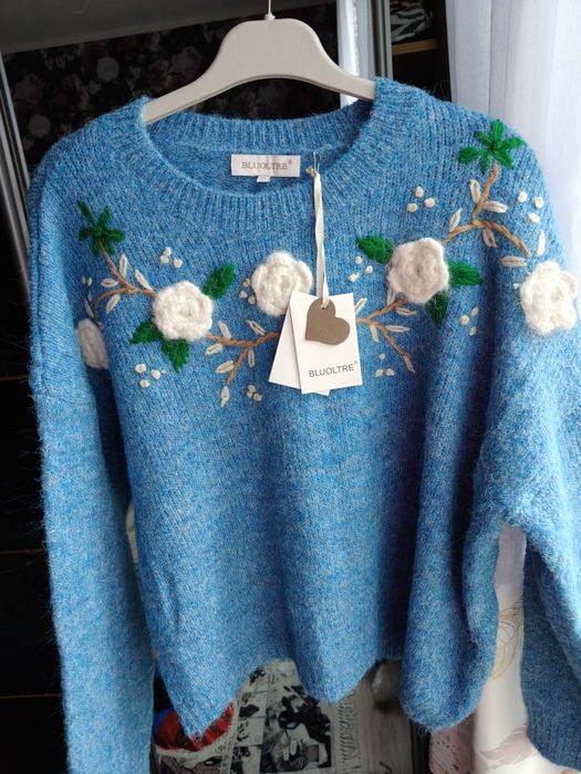 Sweter damski kwiaty