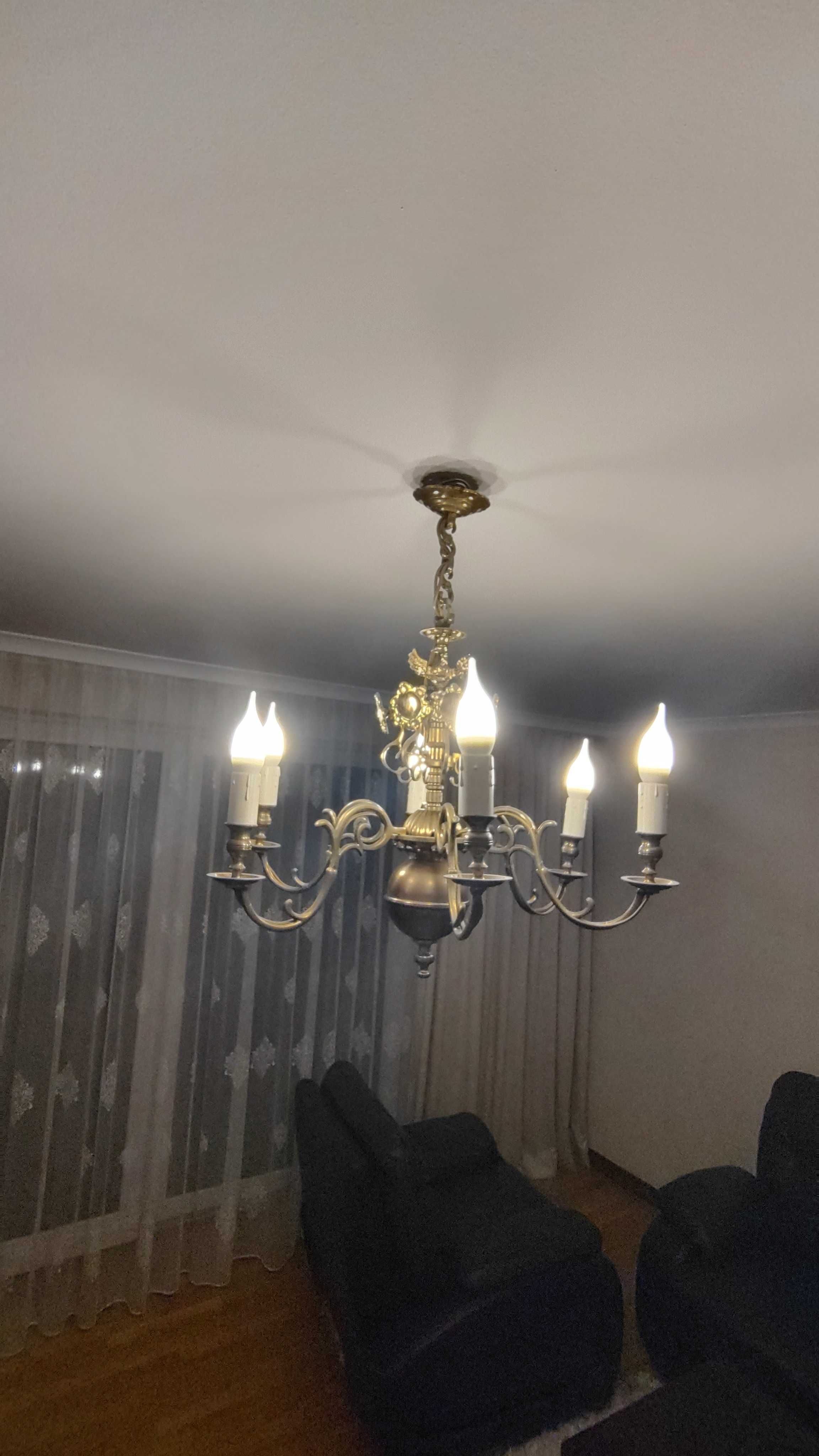 Lampa/ żyrandol imitująca swiece