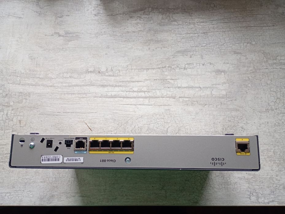 Продам коммутаторы (маршрутизаторы)