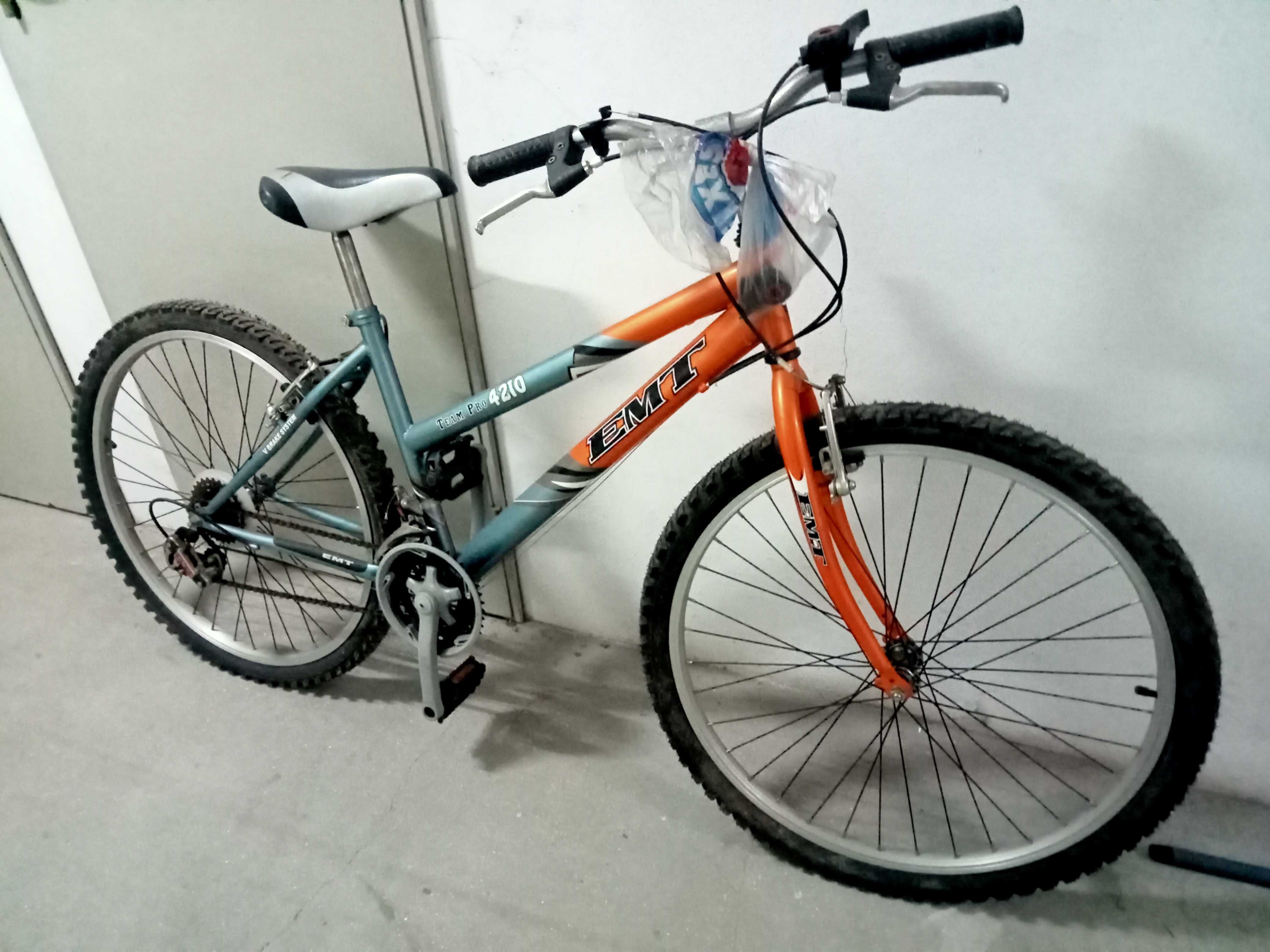 Vendo bicicleta de senhora p/ peças