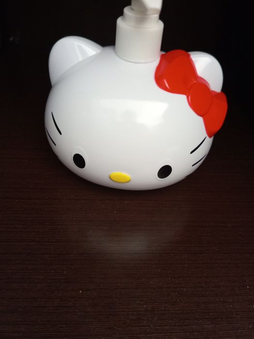 Frasco recarregável hello Kitty.