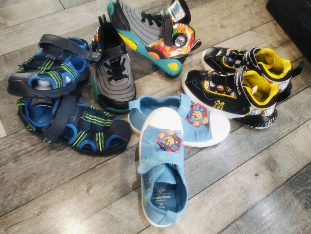 Dziecięce 4 pary bucików r.30-31 gratisy