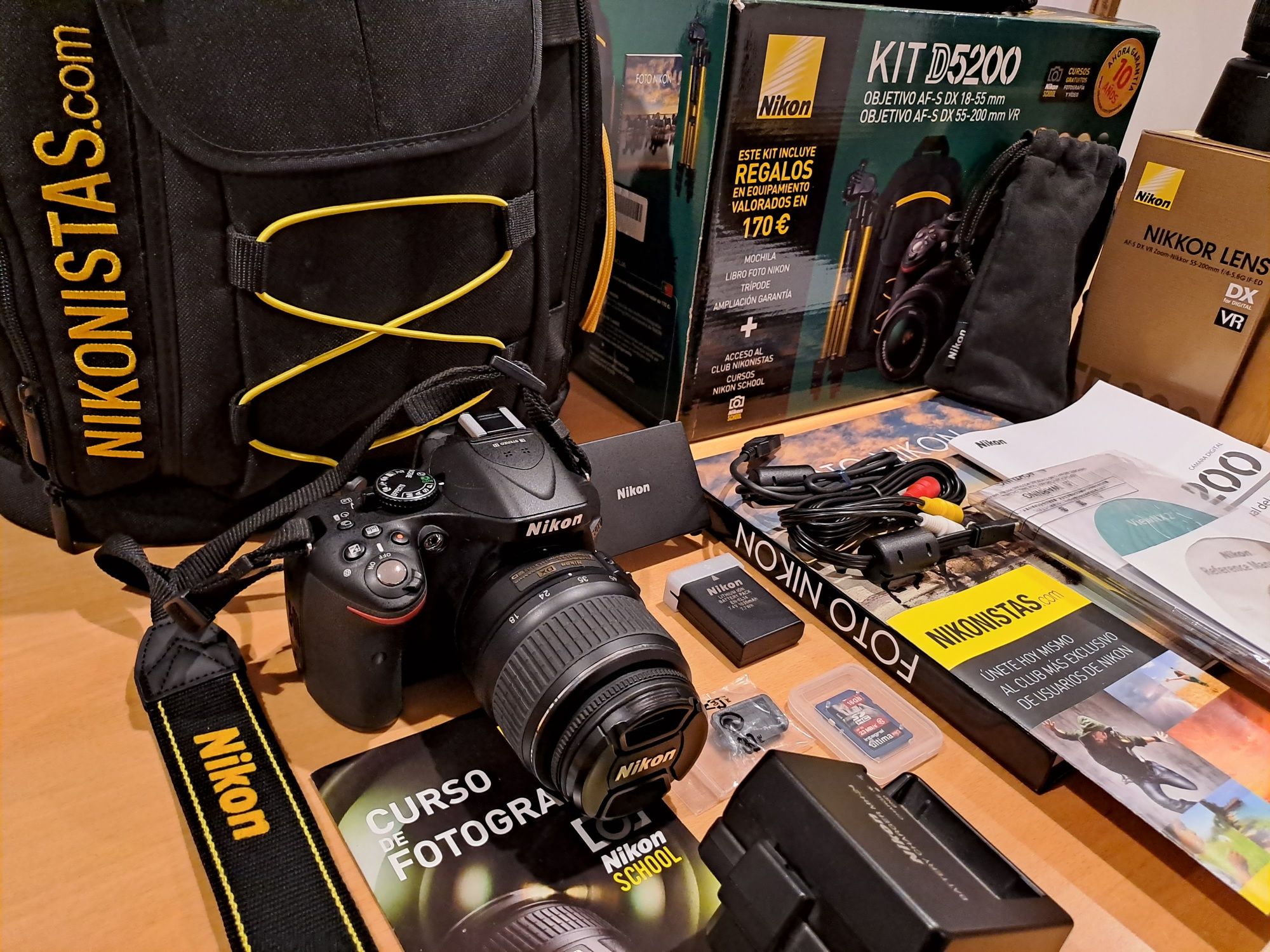 Nikon D5200 Pack + Extras