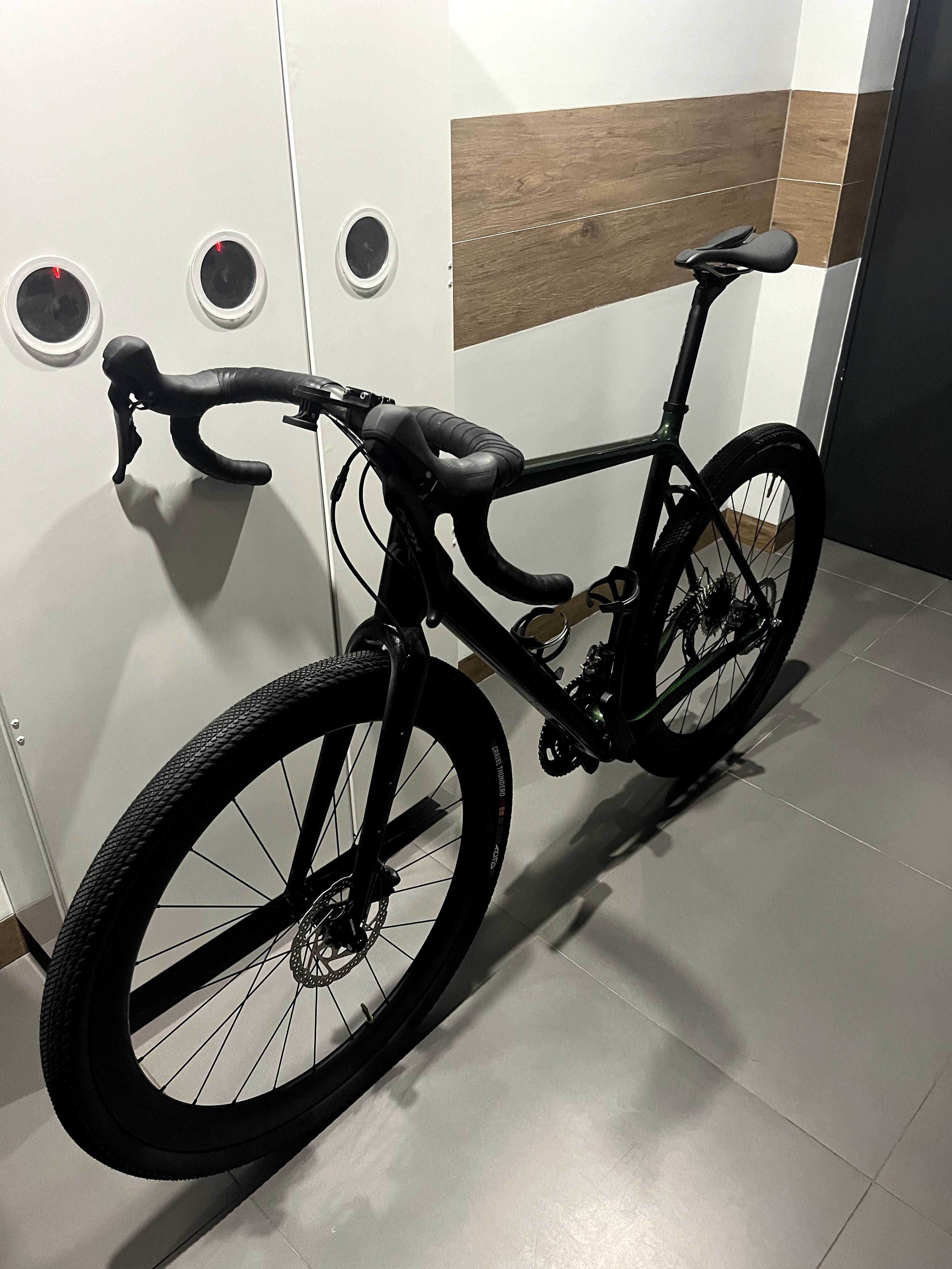 Gravel Kross Esker 8.0 + Karbonowe koła + liczne gratisy