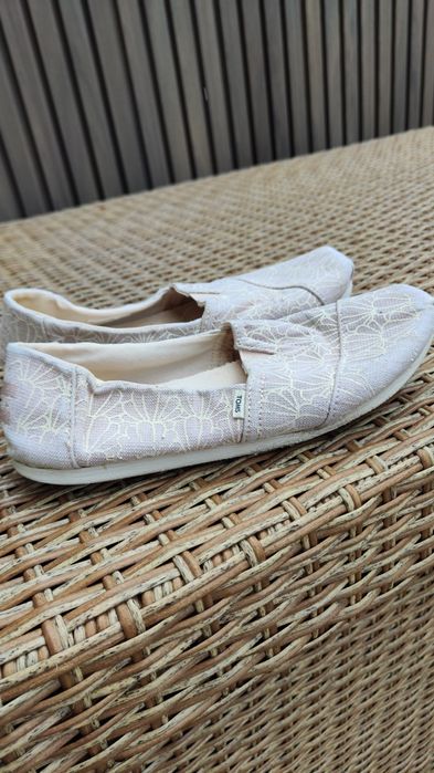 Różowe espadryle tenisówki Toms 38 pudrowy róż błyszczące