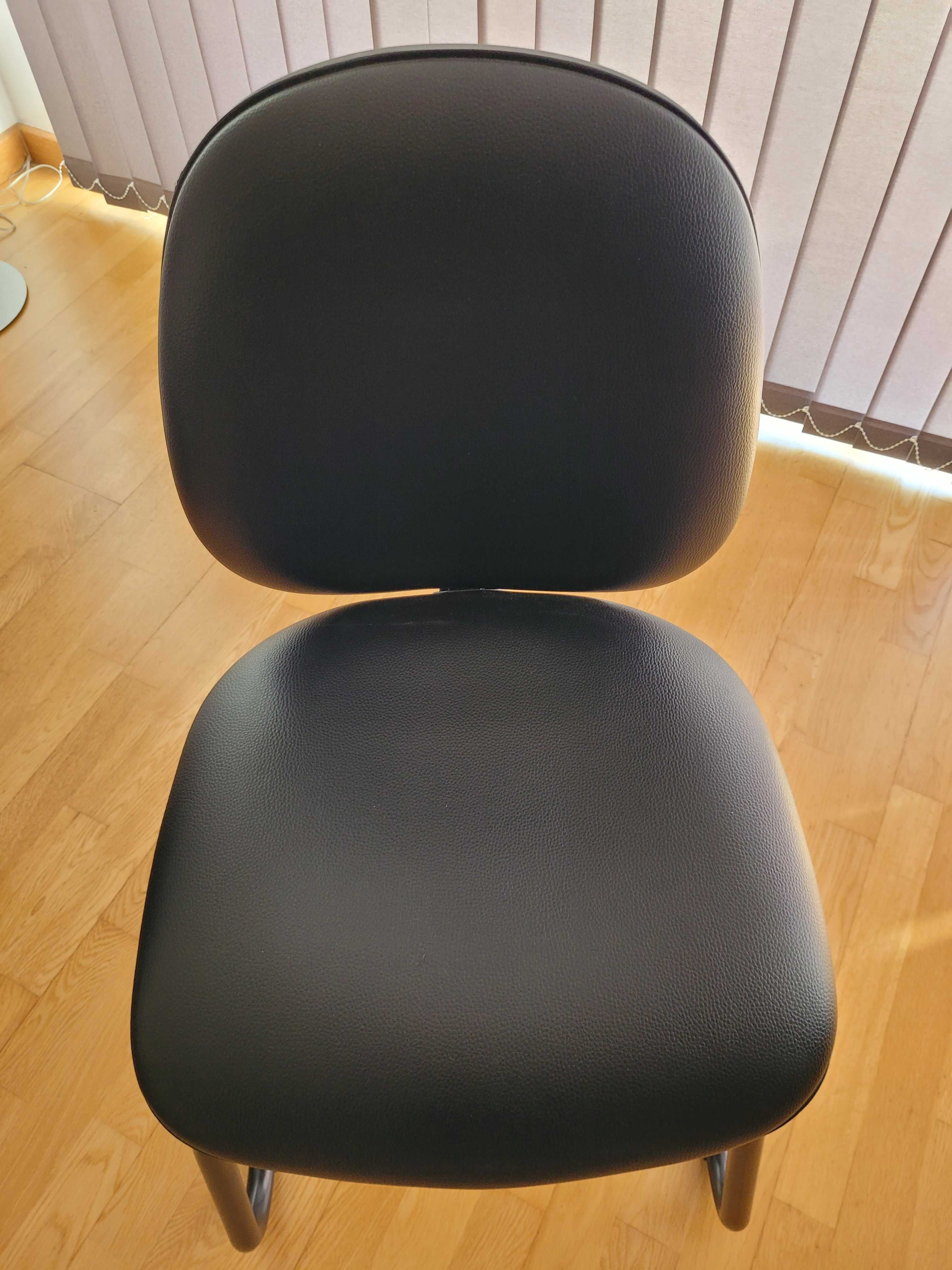 Conjunto de 4 cadeiras pretas multi usos