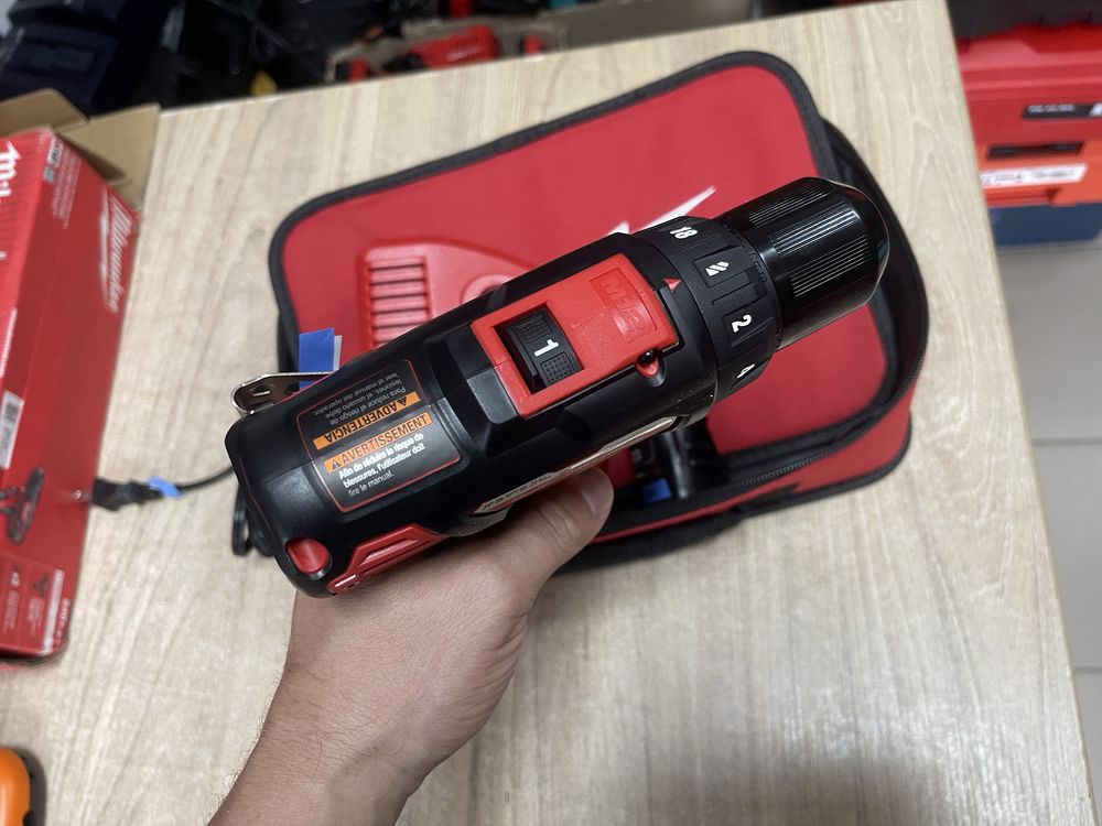 Milwaukee M12 2407-22 / акумуляторний шуруповерт Мілвокі 12V