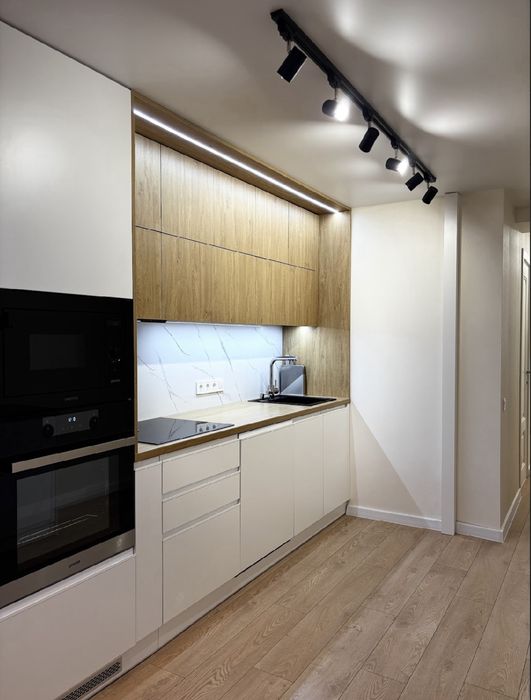 Центр міста! Сучасна трикімнатна квартира.