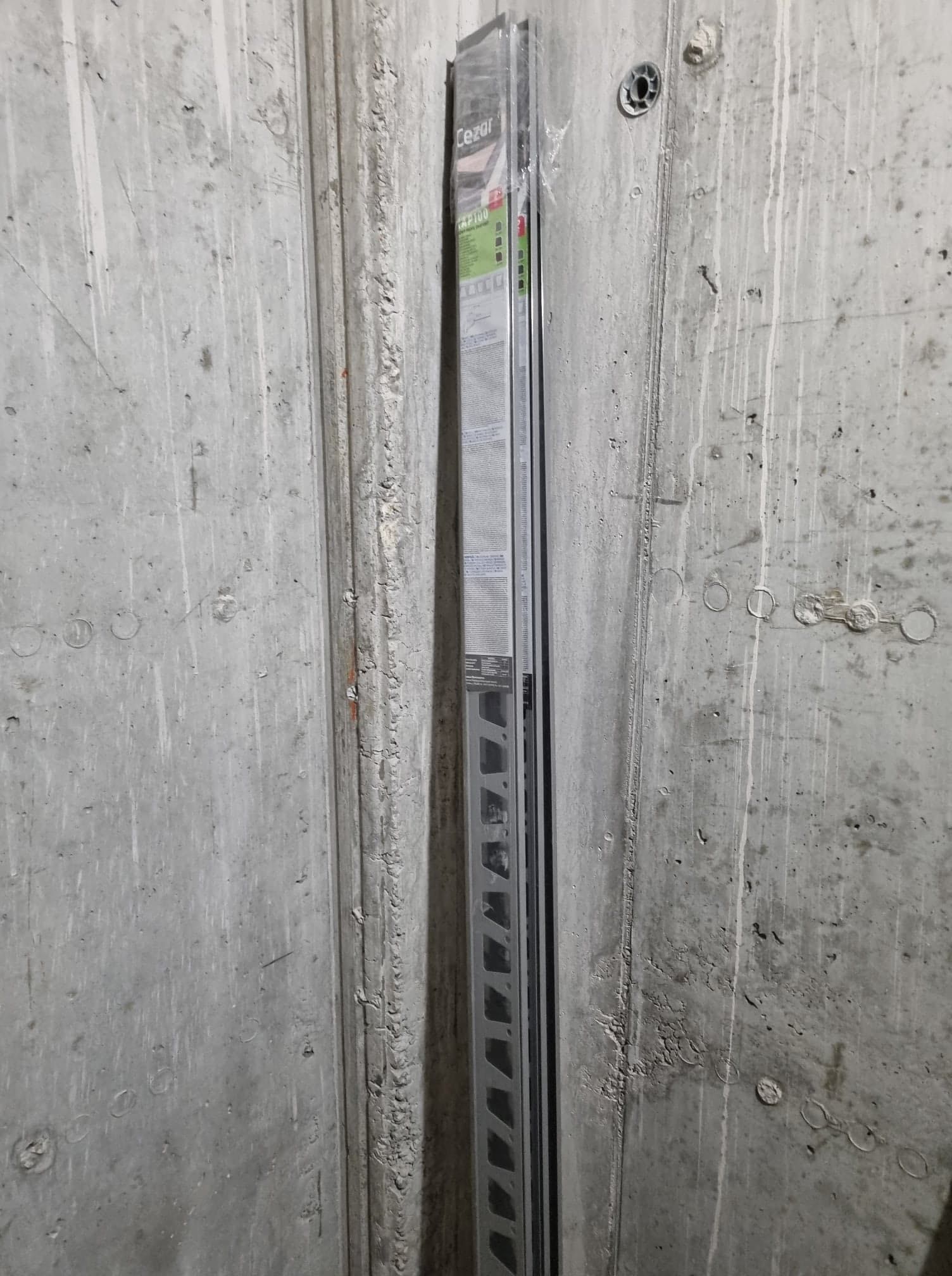 Balkonowy profil okapowy OKAP100 aluminium malowane 2m Szary