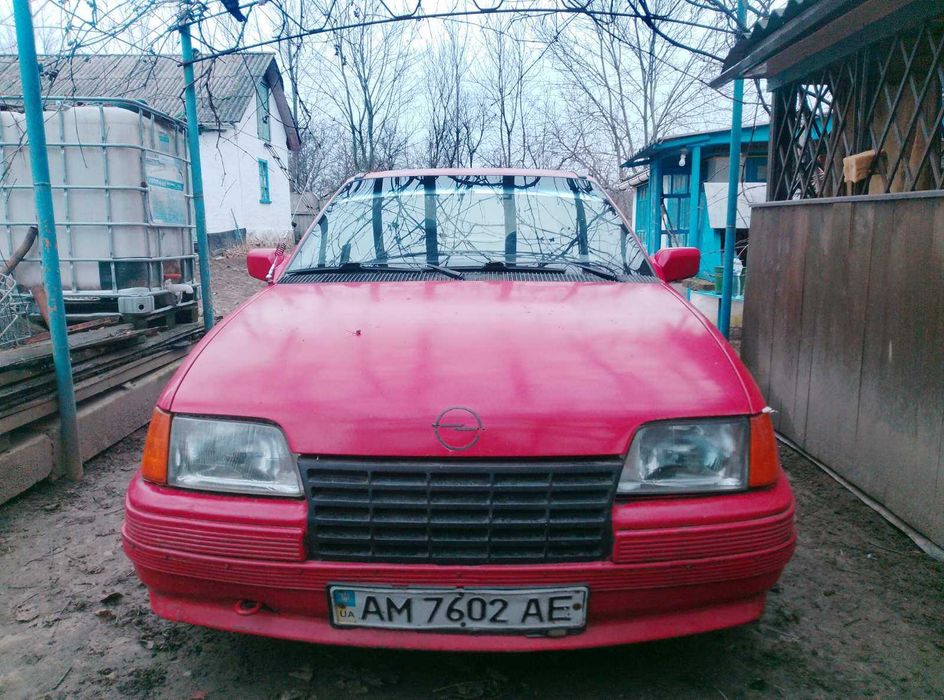 Продам машиину Опель кадет
