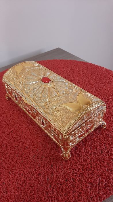 Statuetka na biżuterię złota