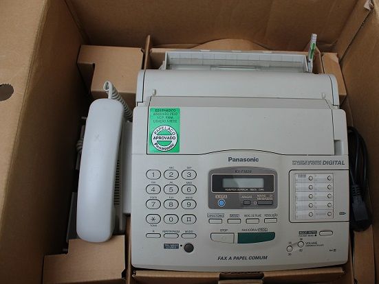 Fax Panasonic Compacto KX - F1820PR e fotocopiadora em papel comum