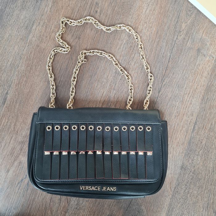 Versace torebka crossbody listonoszka czarna frędzle złote elementy re