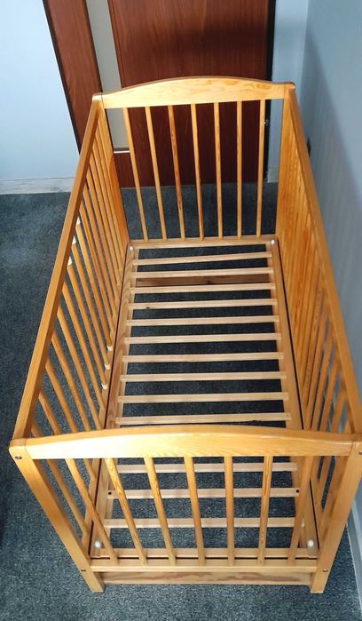 Łóżeczko dziecięce drewniane