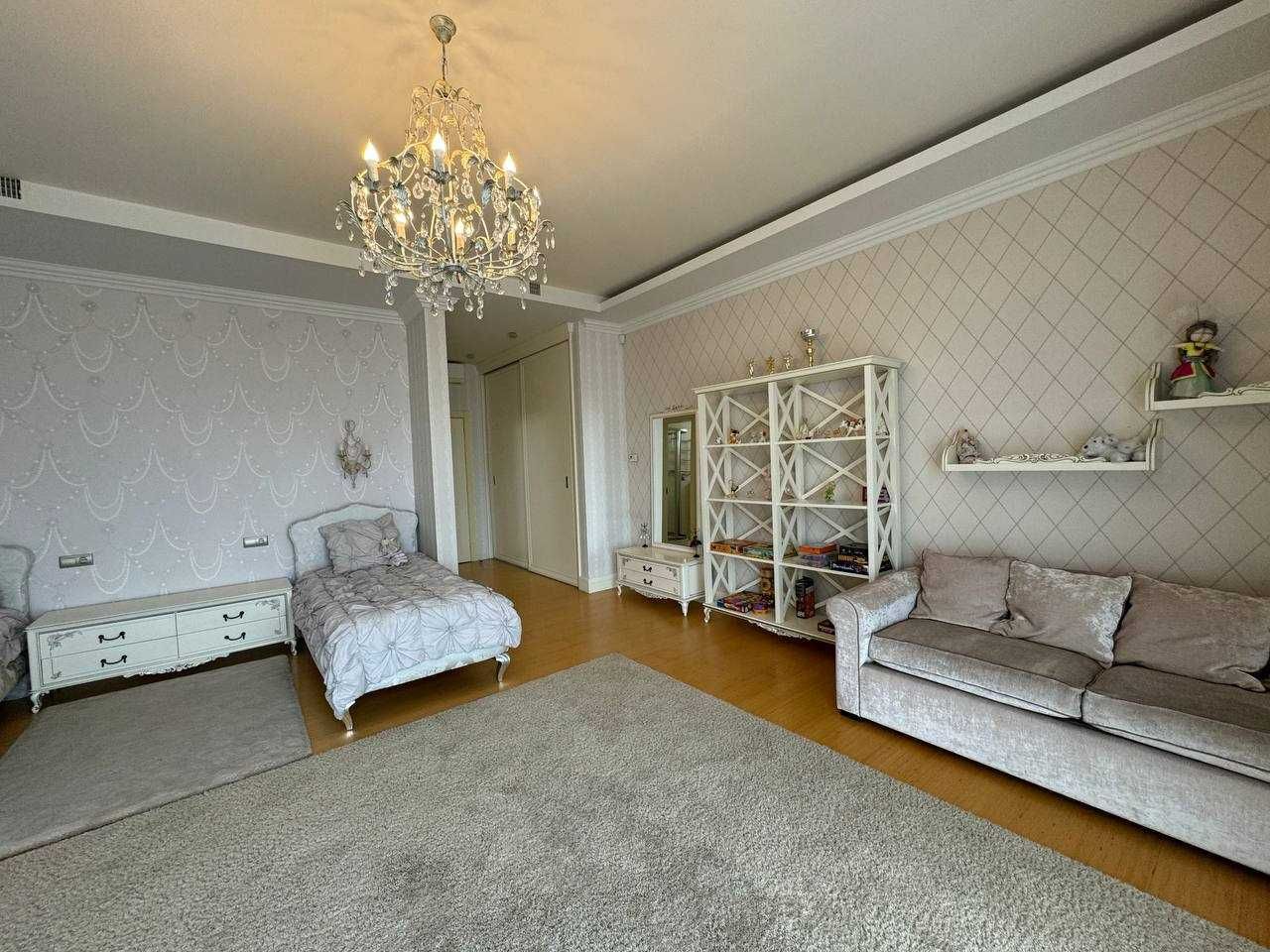 Оренда  3 кімнатної  квартири  255 м.+ паркінг,  Печерськ, Центр без %