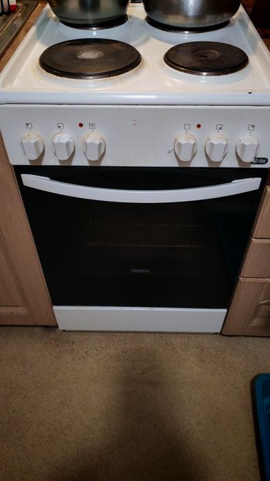 Продам электрическую печку Zanussi (АЛЕКСЕЕВКА)