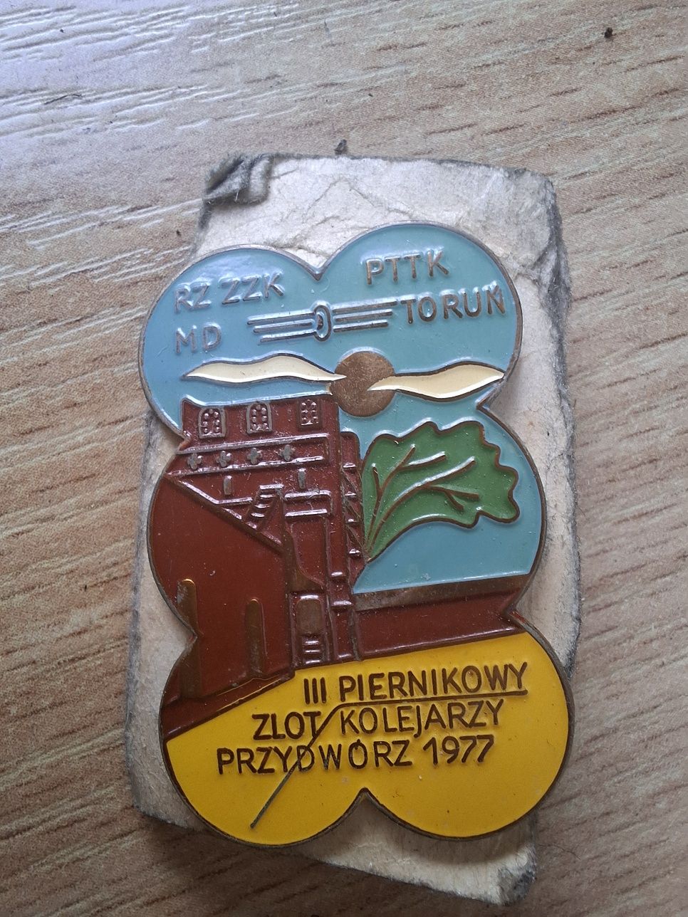Przypinka,odznaka z PRL.Zlot Kolejarzy ,PTTK Toruń