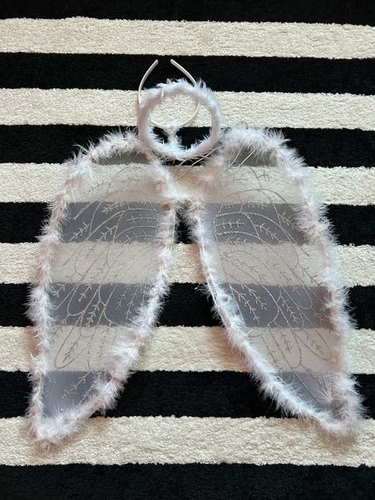 Skrzydła anioła i aureola na jasełka