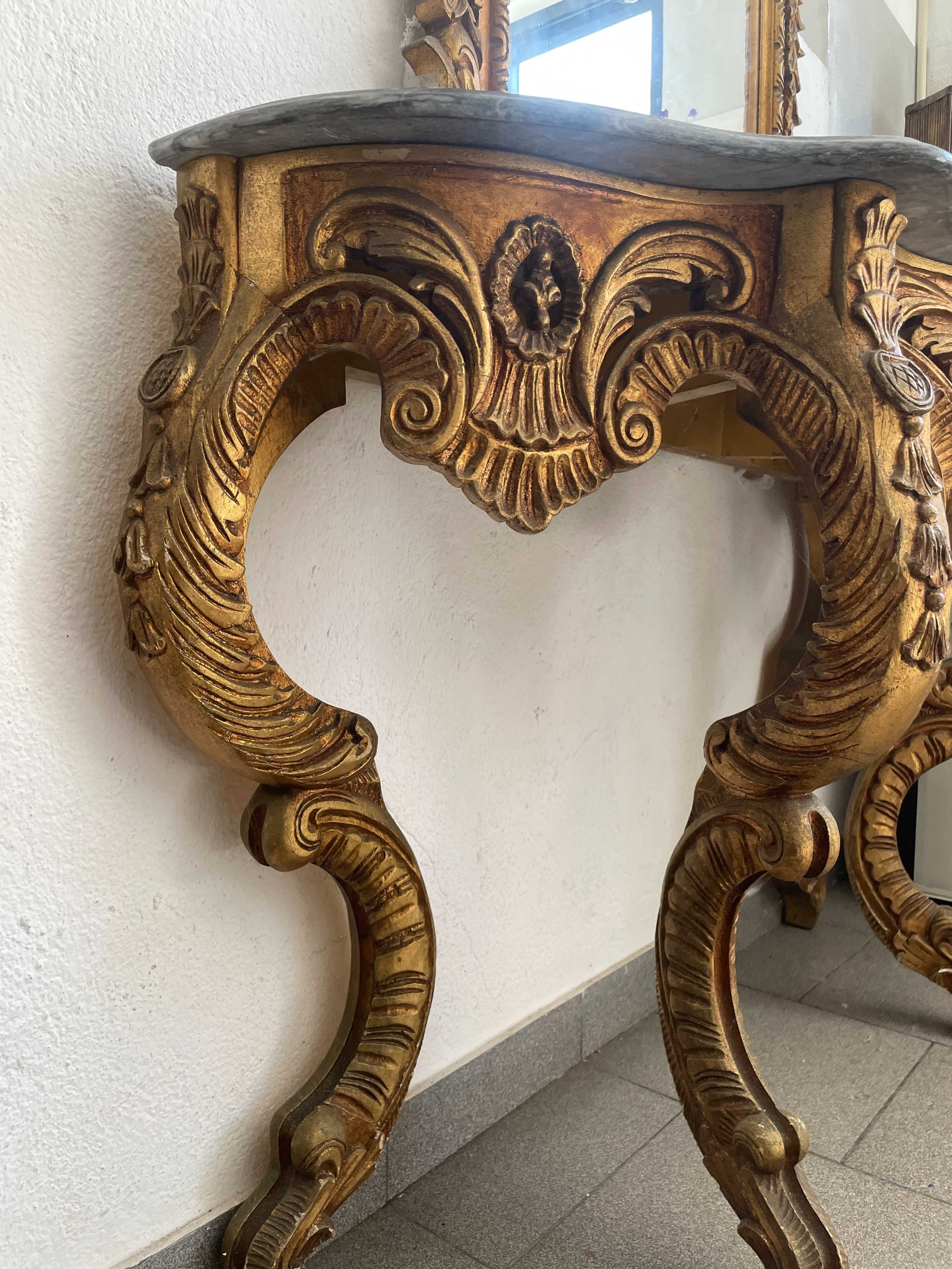Vintage - Credencia/Mesa em talha dourada