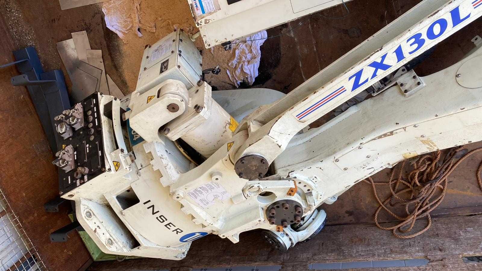 robo de soldadura  pra sucata ou pra peças de reposição