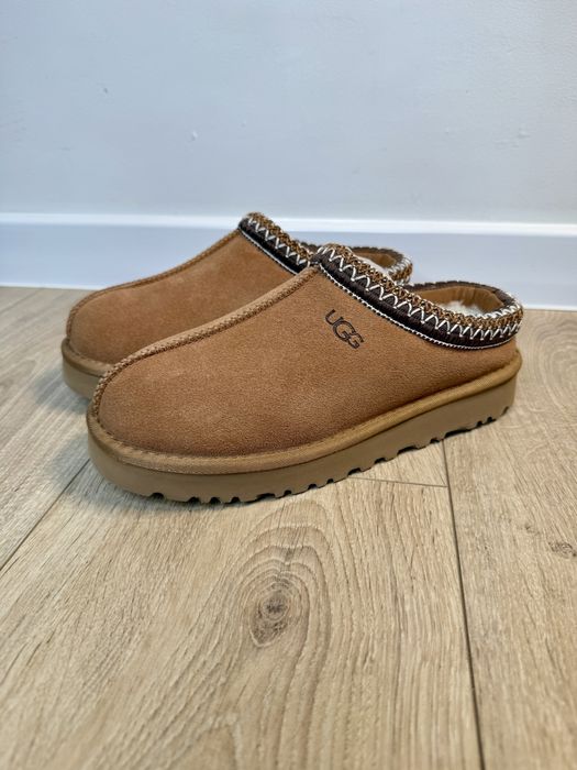 UGG Tasman Unisex - Kapcie brązowe z futerkiem r. 37