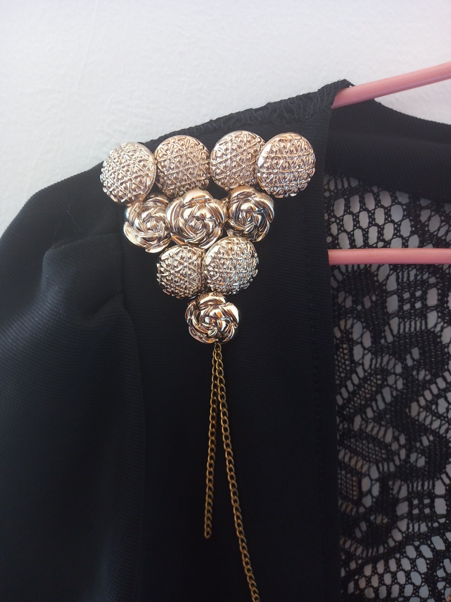 Blazer renda e apliques dourados