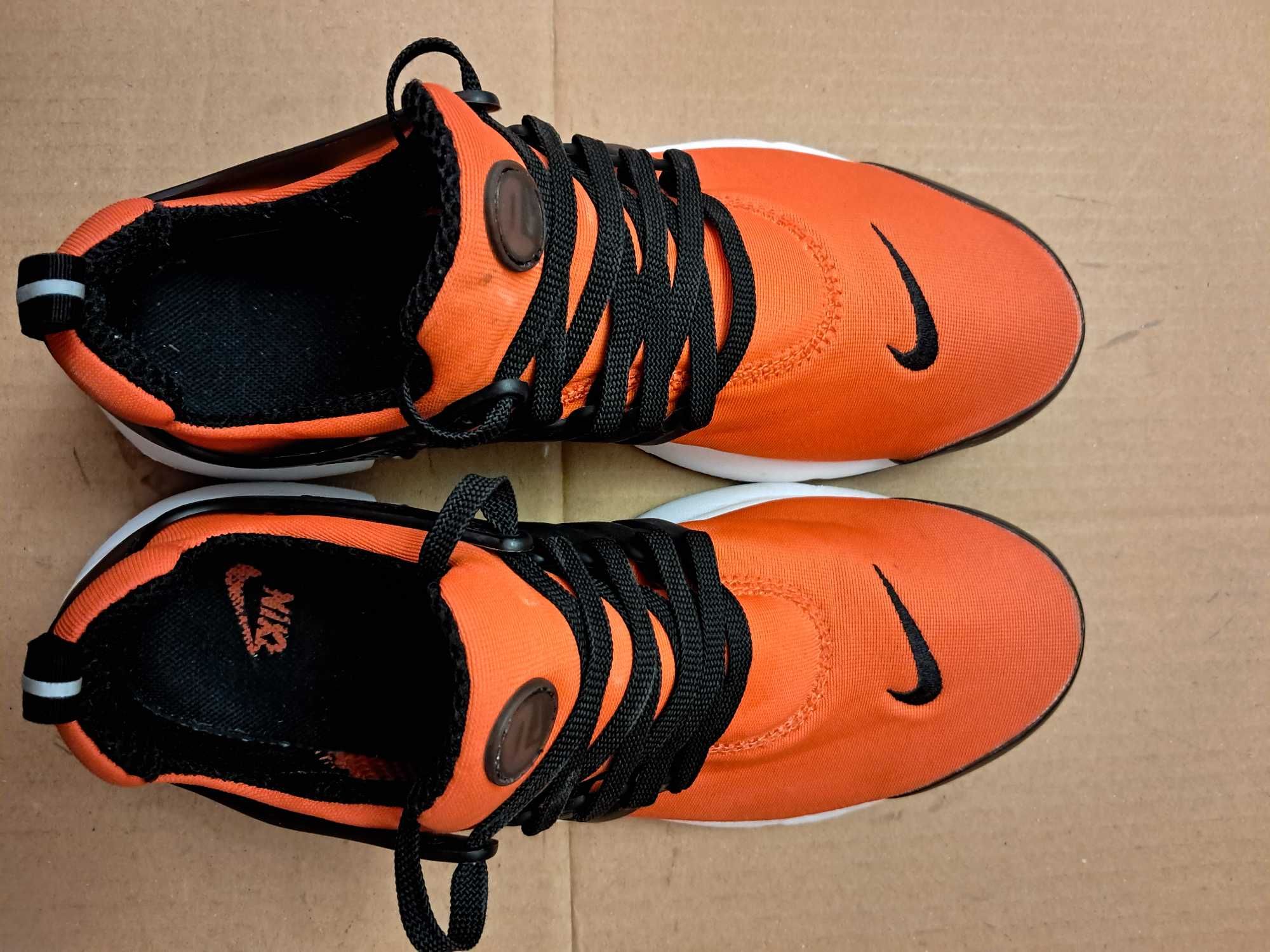 Кроссовки Nike оригинал размер  44 стелька  28.5см