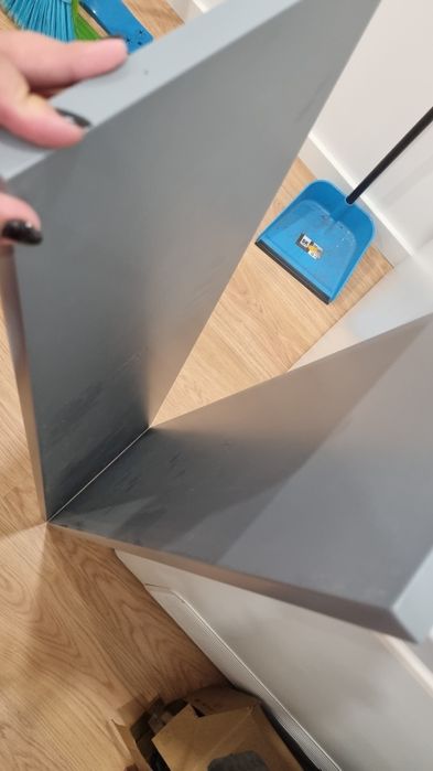 Prateleiras em MDF lacado a cinza