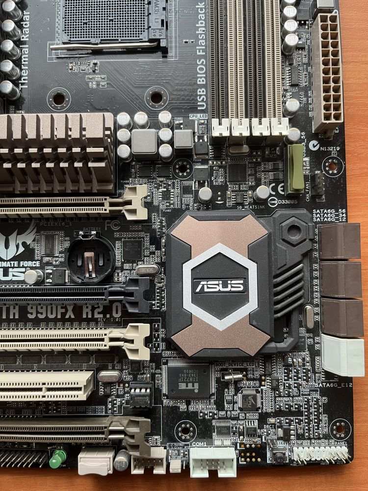 Материнська плата ASUS Sabertooth 990fx r2.0