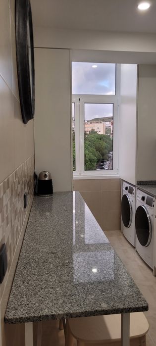 Aluga-se quarto para casal