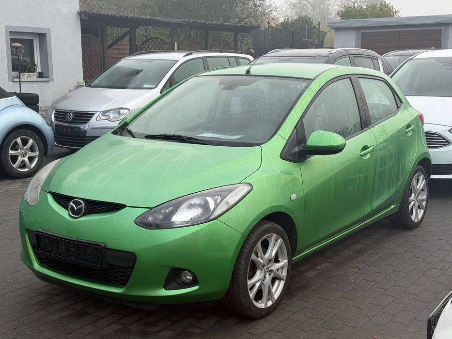 Mazda 2 sliczny kolor benzynka 5 drzwi 1.3i 86km klimatronik alu-felgi warto