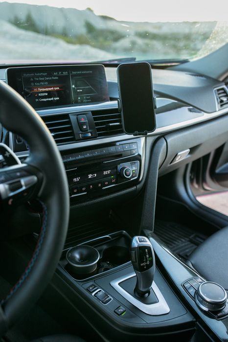 Рожева BMW  320. f30 xDrive 2017  рік