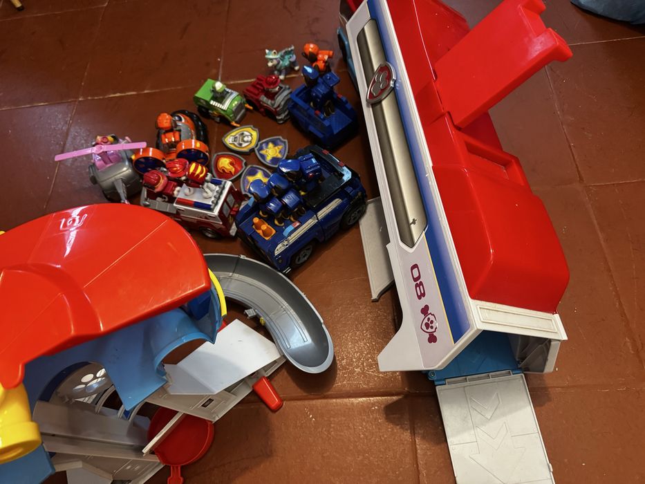 Patrulha Pata - Paw Patrol - Patrulha Canina  Camião e base e Bonecos