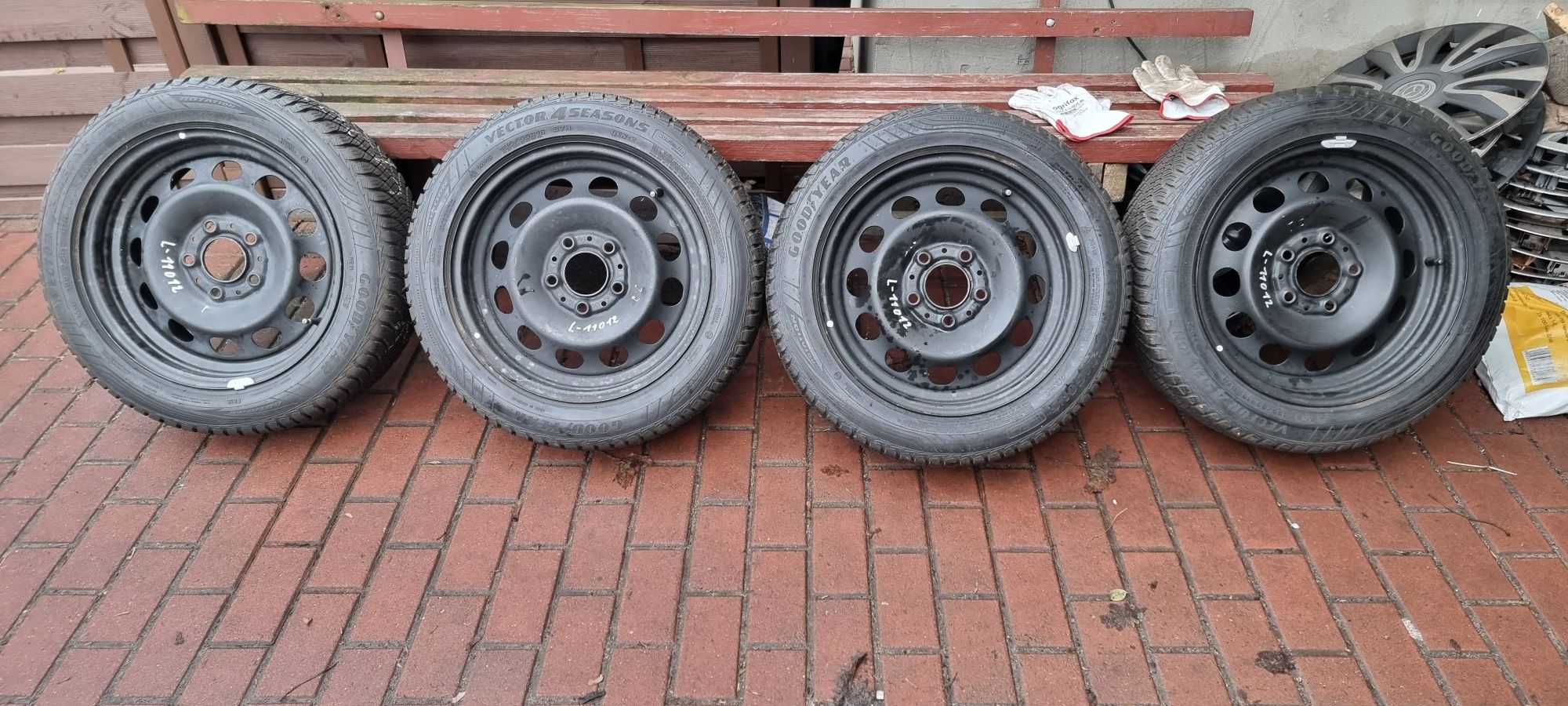 195/55r16 Goodyear run flat całoroczne do BMW 1