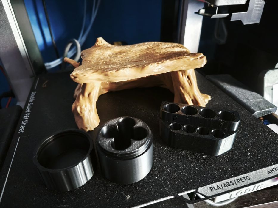 Kryjówka do terrarium plus organizery na baterie