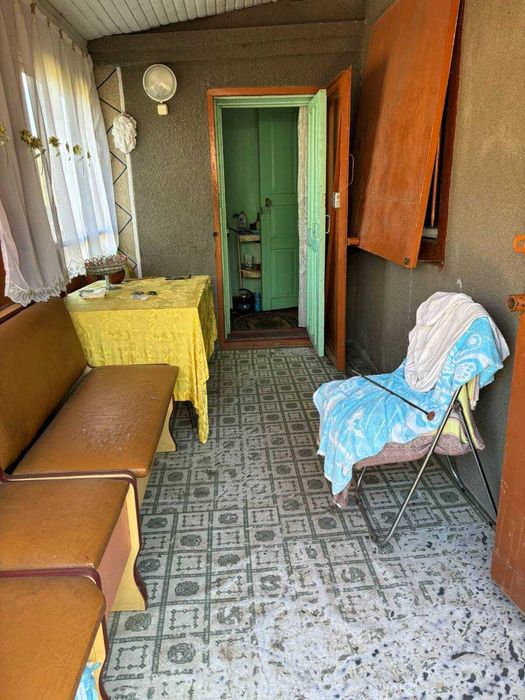 Біля будинку затишна бесідка, де  можна смажити шашлик .Лезнево.