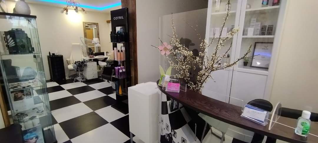 Podnajmę stanowisko fryzjerskie/ barberskie