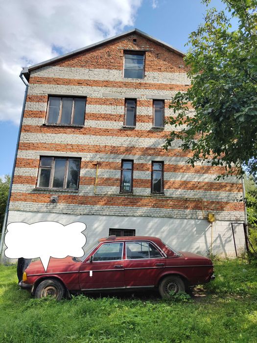 Будинок в мальовничому місці всього 20  км від Львова
