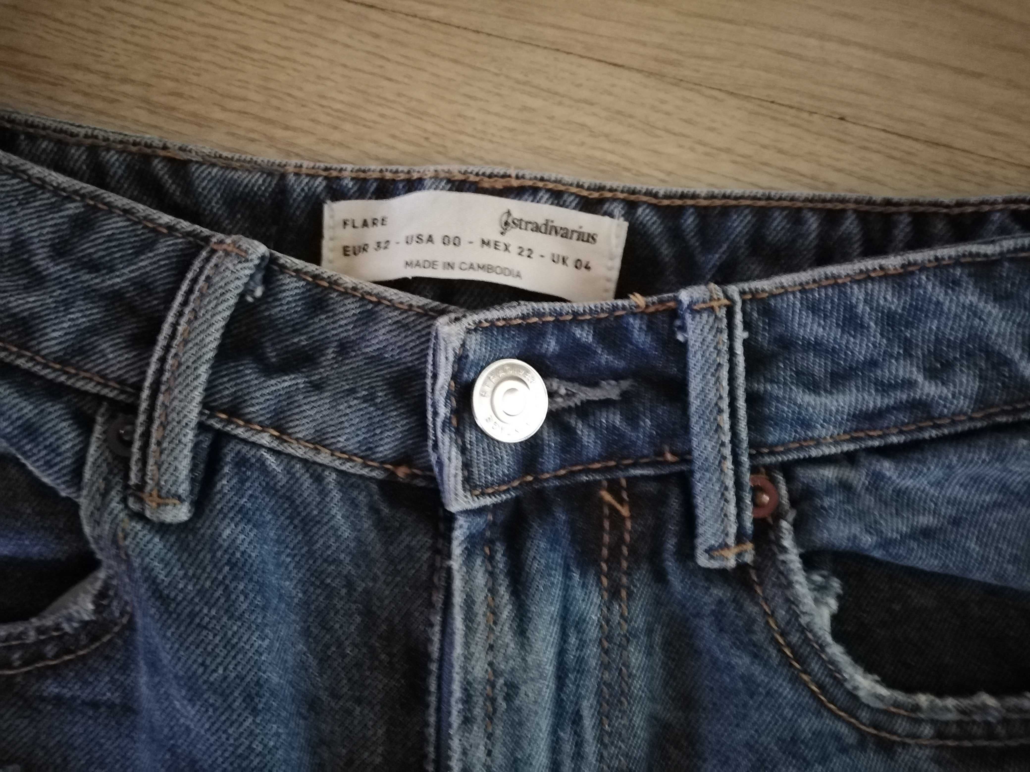 Jeansy FLARE roz 32 Stradivarius