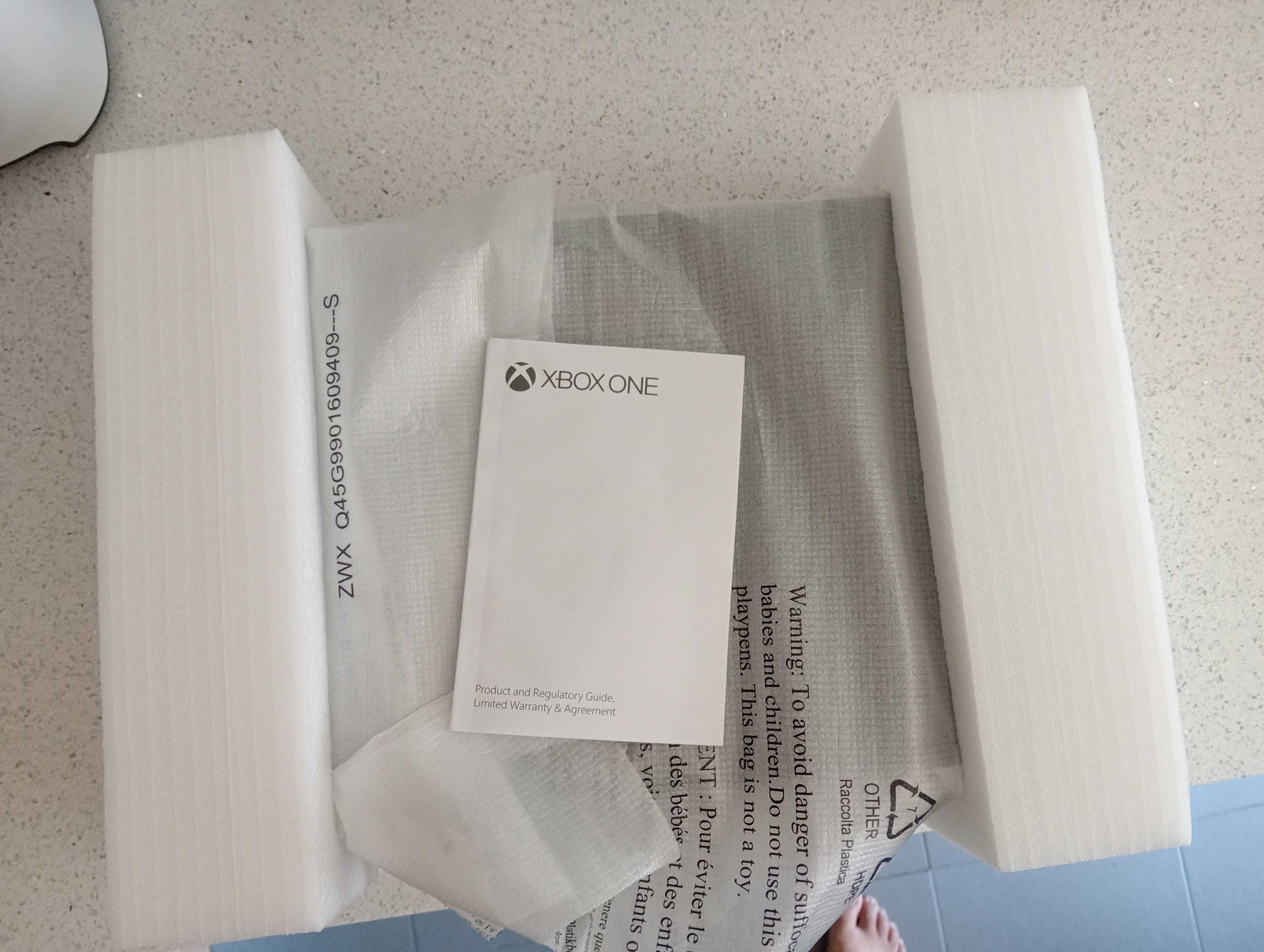 Xbox one x 4k como nova, em caixa e manual.